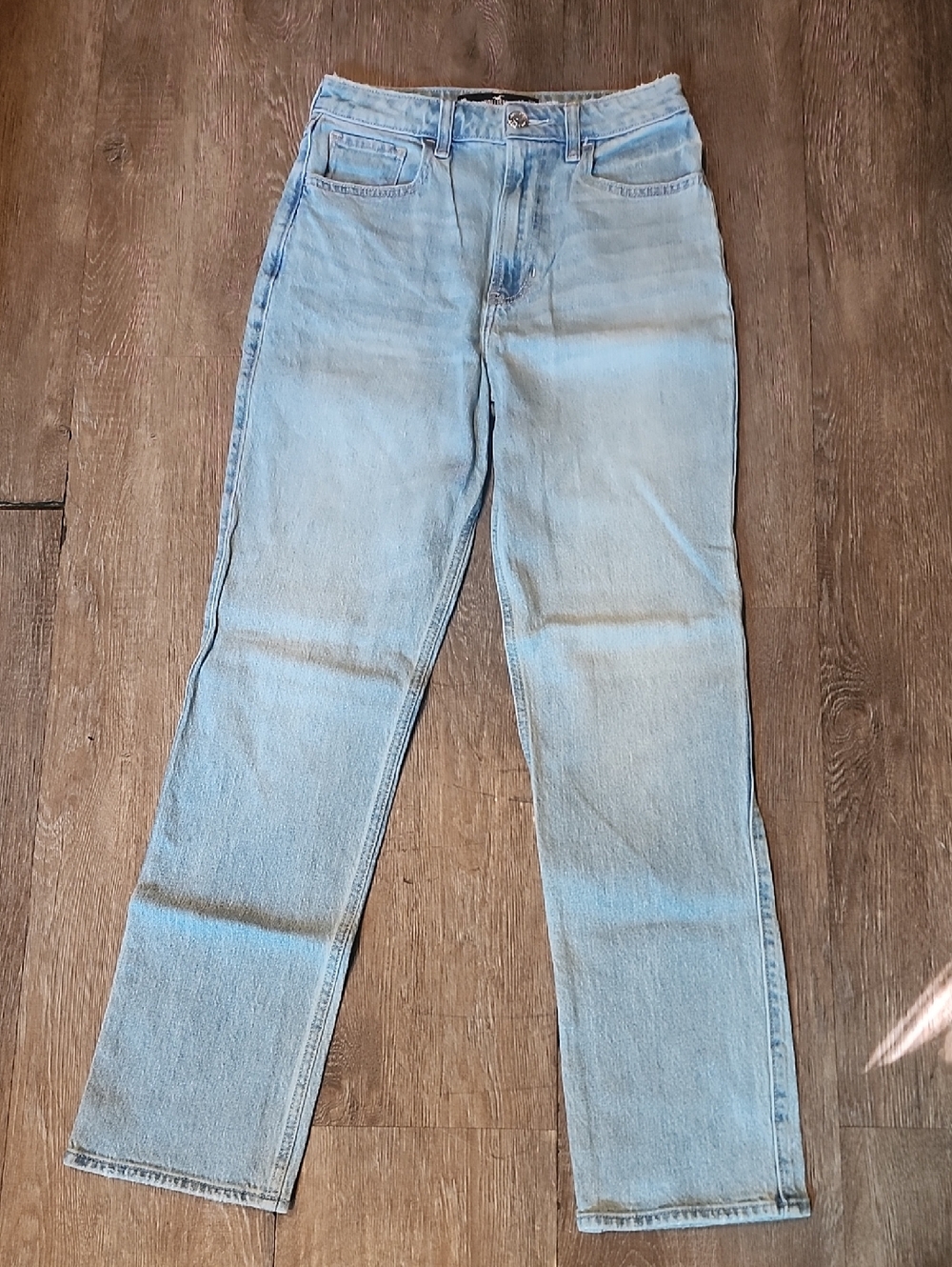 Hollister Ultra High-Rise 90s Straight Leg Jeans